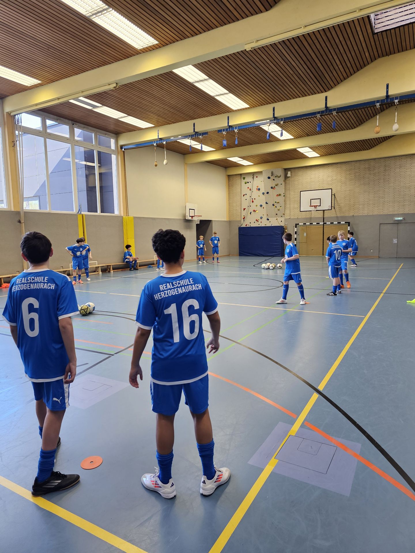 Sportlich zum Erfolg: Realschule Herzogenaurach wird Fußball-Stützpunkt